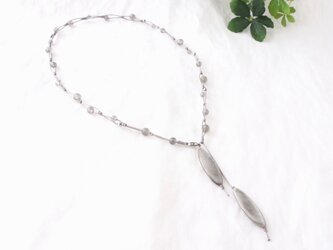 Gray Spangled Necklace（ムーンストーン×シェル）の画像