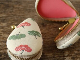 きものマカロンケース　松文　しずく型の画像