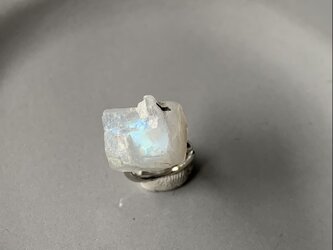 ムーンストーンのイヤーカフの画像