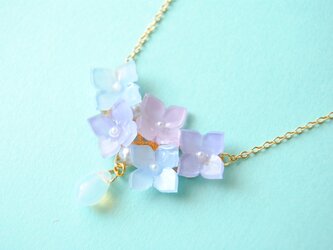 雨の日の紫陽花の花 ネックレスの画像