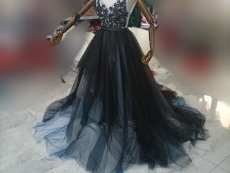 エアリー感 ソフトチュール 魅惑の花レース Vネック ドレス ミニトレーン 結婚式/披露宴の画像