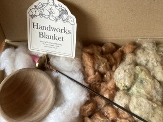 糸紡ぎセット（桜）　種付き綿とタクリスピンドルの画像
