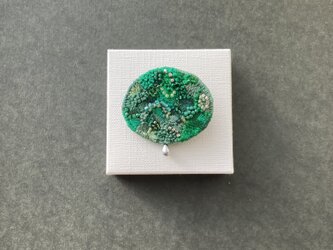 forest green tea02" 刺繍楕円形ブローチの画像