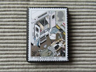 イギリス1987年　切手ブローチ 8034の画像