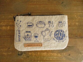 手刺繍の小さい財布（内ポケットが一つ）の画像