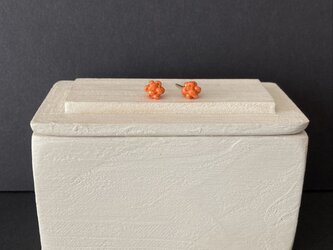 ◆ marigold ◆ヴィンテージビーズの小さなピアスの画像