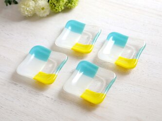 ガラスの豆皿　イエロー＆ターコイズブルーの石畳の画像