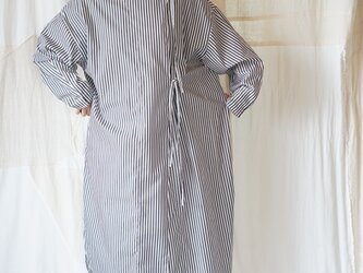 tuck sleeve twoway gown  （monotoneStripe）の画像