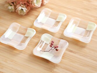 ガラスの豆皿　ミルキーペールカラーの石畳の画像