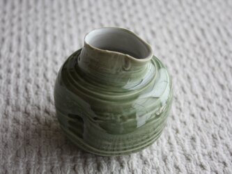 つかみえくぼのある織部酒器の画像