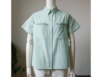 ポケットフリルのシャツ　グリーンストライプ（ML）の画像