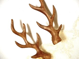 鹿の角モチーフのイヤリング(屋久杉の木)の画像