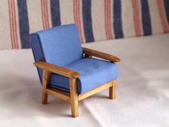 ドール用ソファ1人掛け（色：ライトブルー×チェスナット）　1/12ミニチュア家具の画像