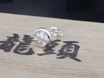 ピアス メンズ レディース: 岩石丸 鎚目 槌目 ピアス 7mm幅 1ヶ シルバー イヤリング 片耳 シングル シンプルの画像
