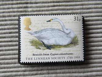 イギリス1988年　切手ブローチ 8063の画像