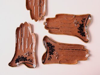 幸運の手袋皿（ラテン語A）の画像