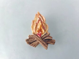 燃え上がる心［陶器ブローチ］の画像