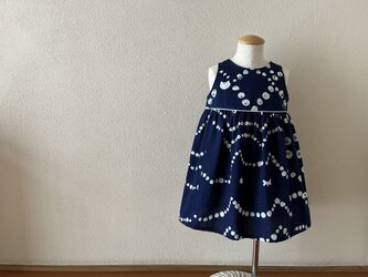 子供　浴衣地ひかえめフレアーワンピース（後ろボタン）　tsumori chisato 紺白ネコ　100サイズ〈受注製作〉の画像