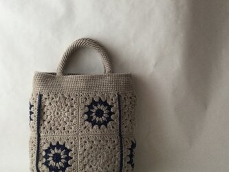 フラックスカラーのモチーフ編みクロッシェバッグの画像
