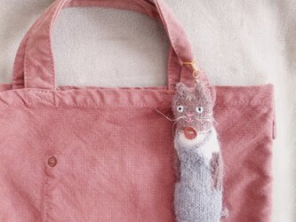 見た目と手ざわりに癒されて♡棒針編みのあみぐるみ　(モカ猫）の画像