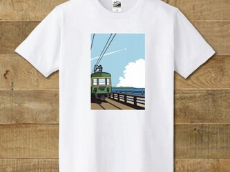Tシャツ　湘南イラスト　七里ヶ浜の海岸線を走る江ノ電のイラスト　「シーサイド江ノ電」の画像