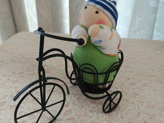 自転車の赤ちゃん人形の画像