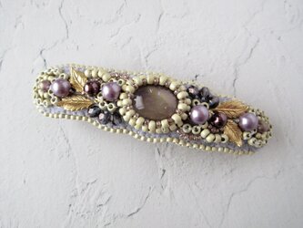 葉っぱとチェコカボションのビーズ刺繍バレッタ　（K1103)の画像
