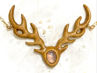 鹿の角モチーフのネックレス(桜の木とピンクカルセドニー)の画像