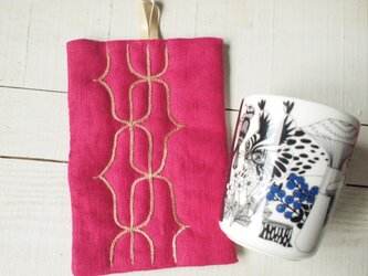 アイヌ刺繍の鍋つかみ　リネンのピンクに糸柿渋の画像