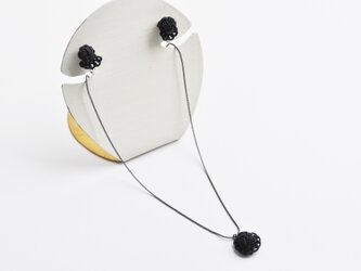 【２点セット】ブラックフォーマルのアクセサリー ピアスorイヤリング＋ネックレスの画像