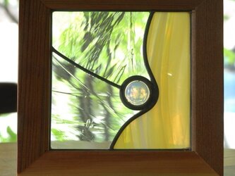 ステンドグラスのパネルの画像