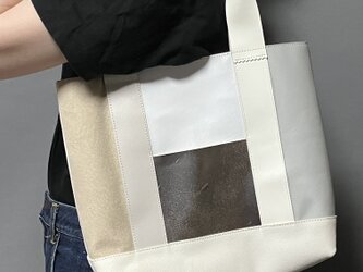 レザーブロックパッチワークトートバッグ白の画像