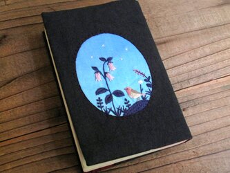 【受注製作】手刺繍のブックカバー『ホタルブクロ』の画像