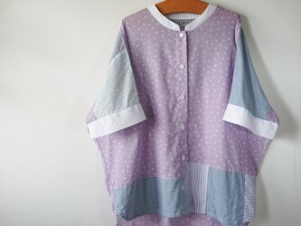 小花柄パッチワーク台襟ドルマンスリーブブラウス(ライラック)の画像