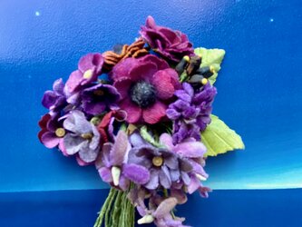 布花Corsage bouquet moderne violet inSの画像