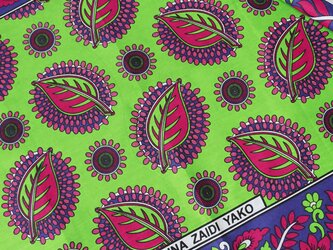 カンガ（グリーン × ルビーレッド リーフ）アフリカ布 ファブリック 布の画像