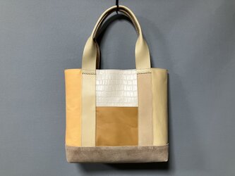 レザーブロックパッチワークトートバッグ ベージュの画像
