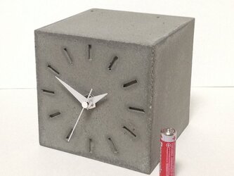 キューブ時計B-type コンクリート製《送料無料》 -コンクリート/モルタル/セメント雑貨-の画像
