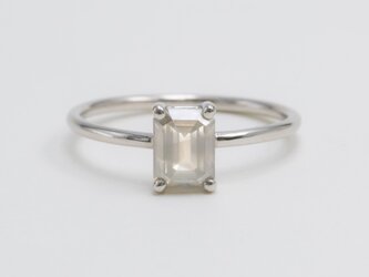 Milky Emerald Cut Diamond Ringの画像