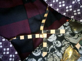 本革羽織紐　黒+ヌメ革色の縞模様　レザーを縁起の良い叶結びにし着物や浴衣の羽織に！の画像
