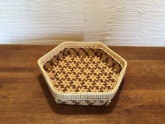 鉄線模様編みカゴ（縁：二心編み）の画像