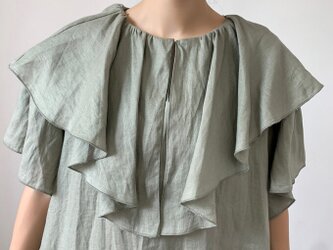 en-en ・リネン・大きなフリル衿・くすみ薄草色の画像