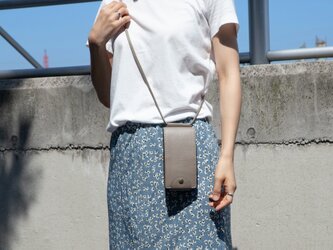 【新色登場】　本革スマホショルダー グレージュ スマホケース iPhone対応 シュリンク apo-23ksの画像