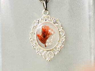 【ネックレス】ＵＶレジン☆花・オーバル枠飾り・レッド・銀♪の画像