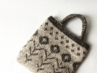 Nordic Beige - 北欧スタイルのお花柄かぎ針編みバッグの画像