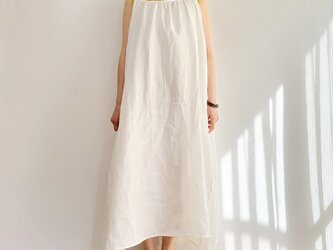 夏を楽しむホワイトリネンのボリュームキャミワンピース  すっきりキレイめな女性らしさ♪の画像