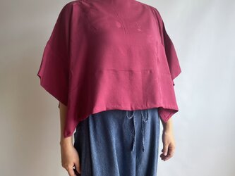 送料無料【1点もの】ショート丈の着物袖プルオーバー -正絹 紋紙柄織 赤紫に草（ヴィンテージ） KMPO63の画像