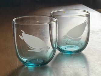 夏一番星コップ　ウミガメ　右　グラス　ビアグラスの画像