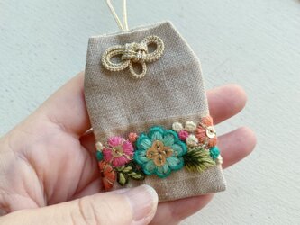 [ネコポス送料無料]インド刺繍のマース袋グリーン（お守り袋）の画像