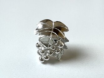 葡萄のピンブローチの画像